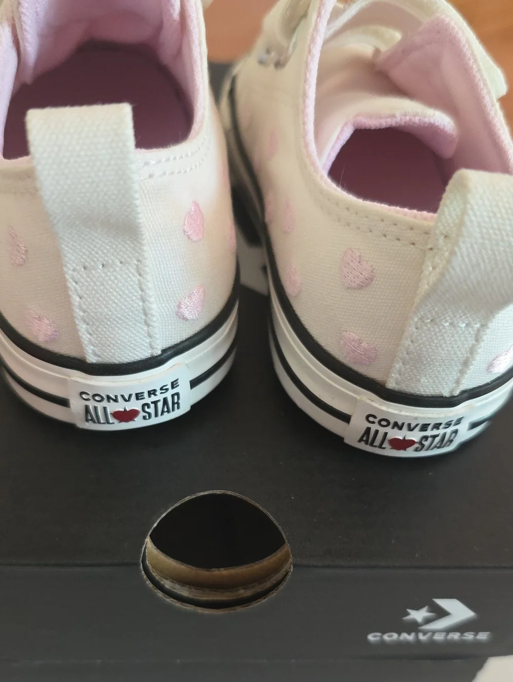 NEW Converse Chuck Taylor All Star Heart Sneakers-8 Toddler